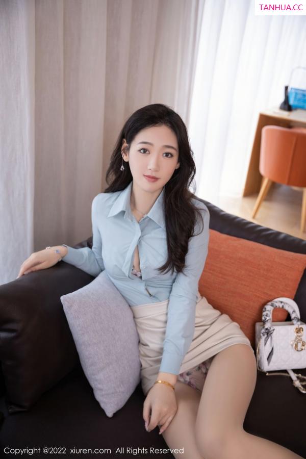唐安琪   [XiuRen] 2022.11.14 No.5854  唐安琪北京旅拍 性感淡蓝色上衣第14张图片